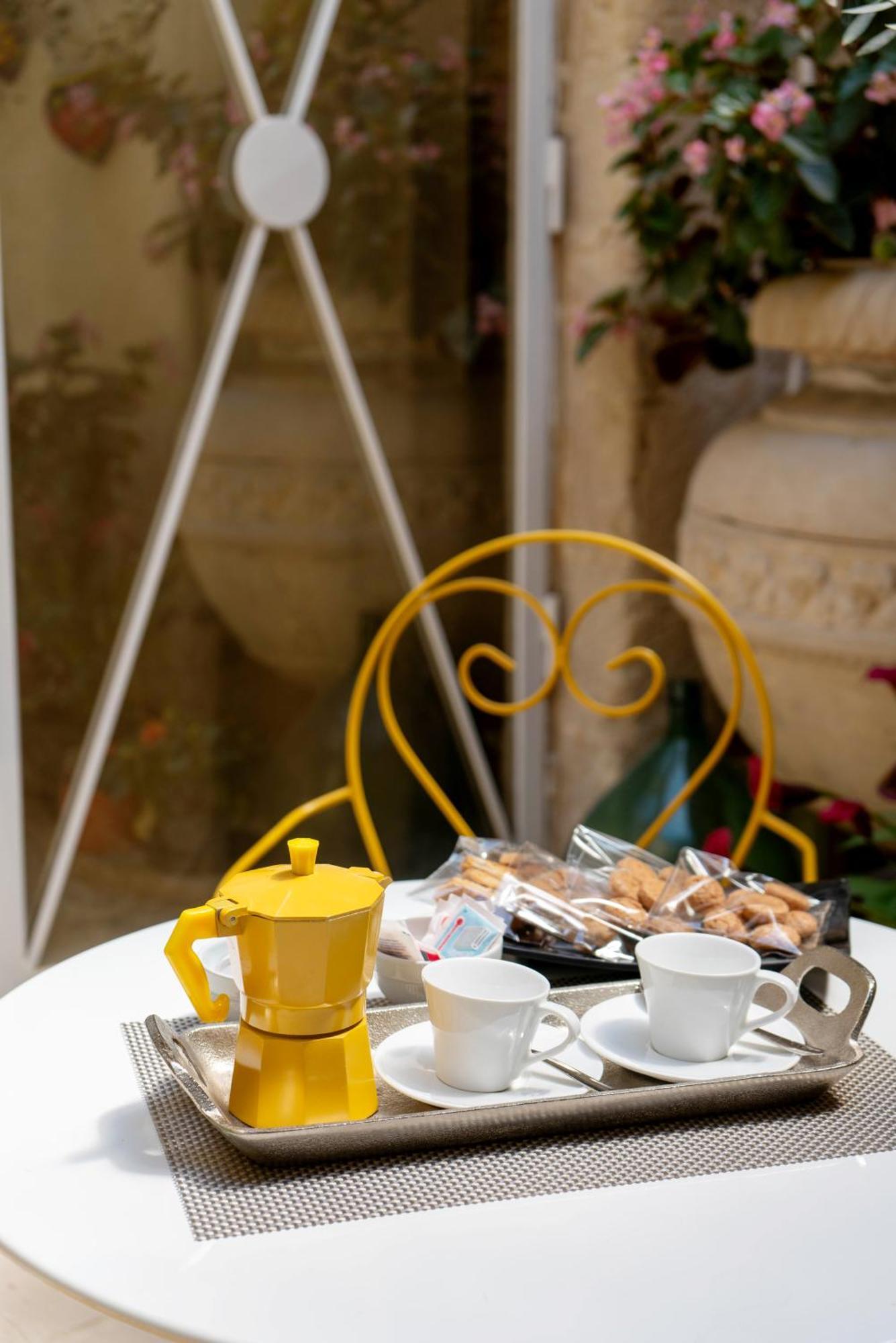 B&B Corte Dei Memoli Di Margiotta Giuseppina Lecce Exterior foto