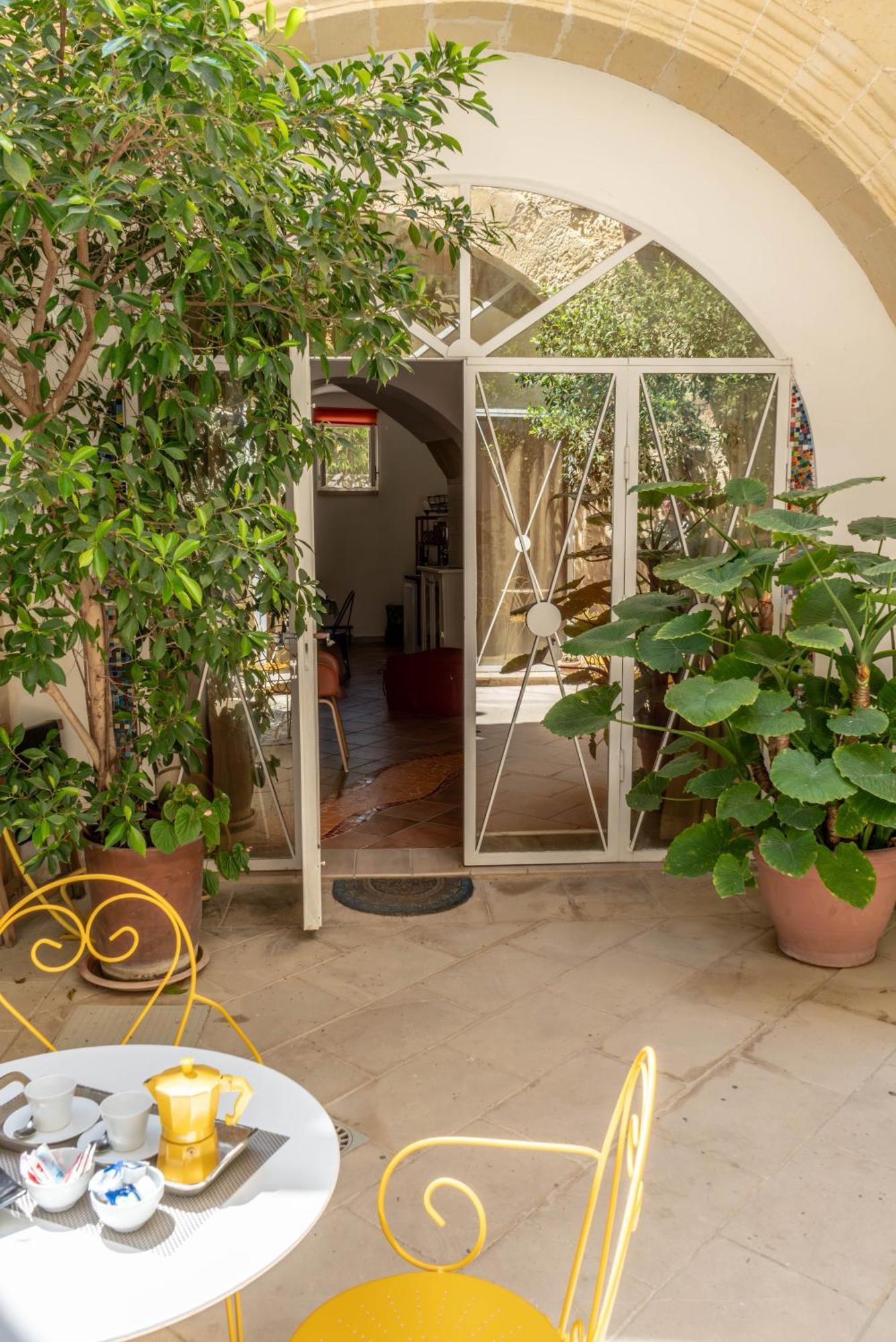 B&B Corte Dei Memoli Di Margiotta Giuseppina Lecce Exterior foto