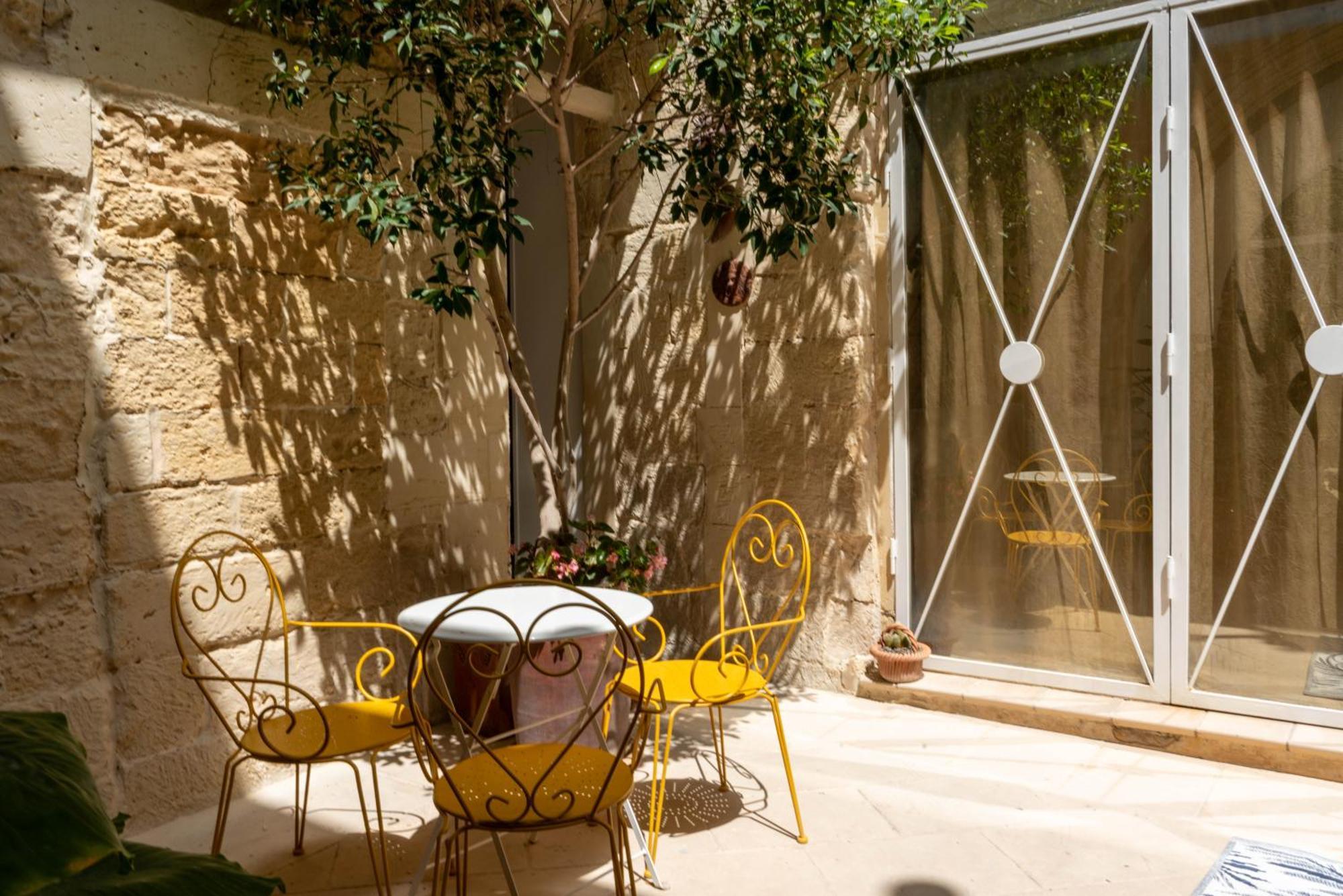 B&B Corte Dei Memoli Di Margiotta Giuseppina Lecce Exterior foto