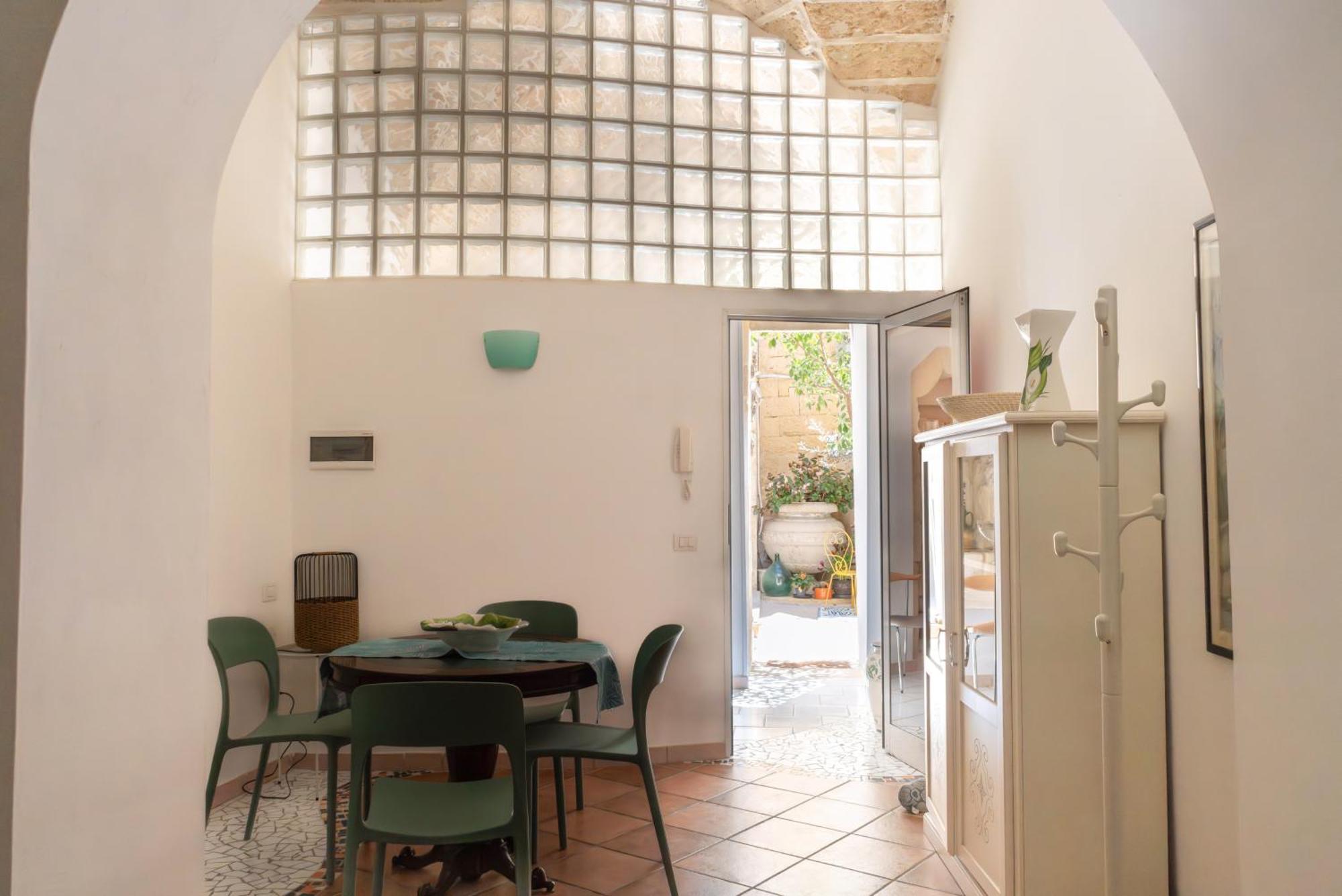 B&B Corte Dei Memoli Di Margiotta Giuseppina Lecce Exterior foto
