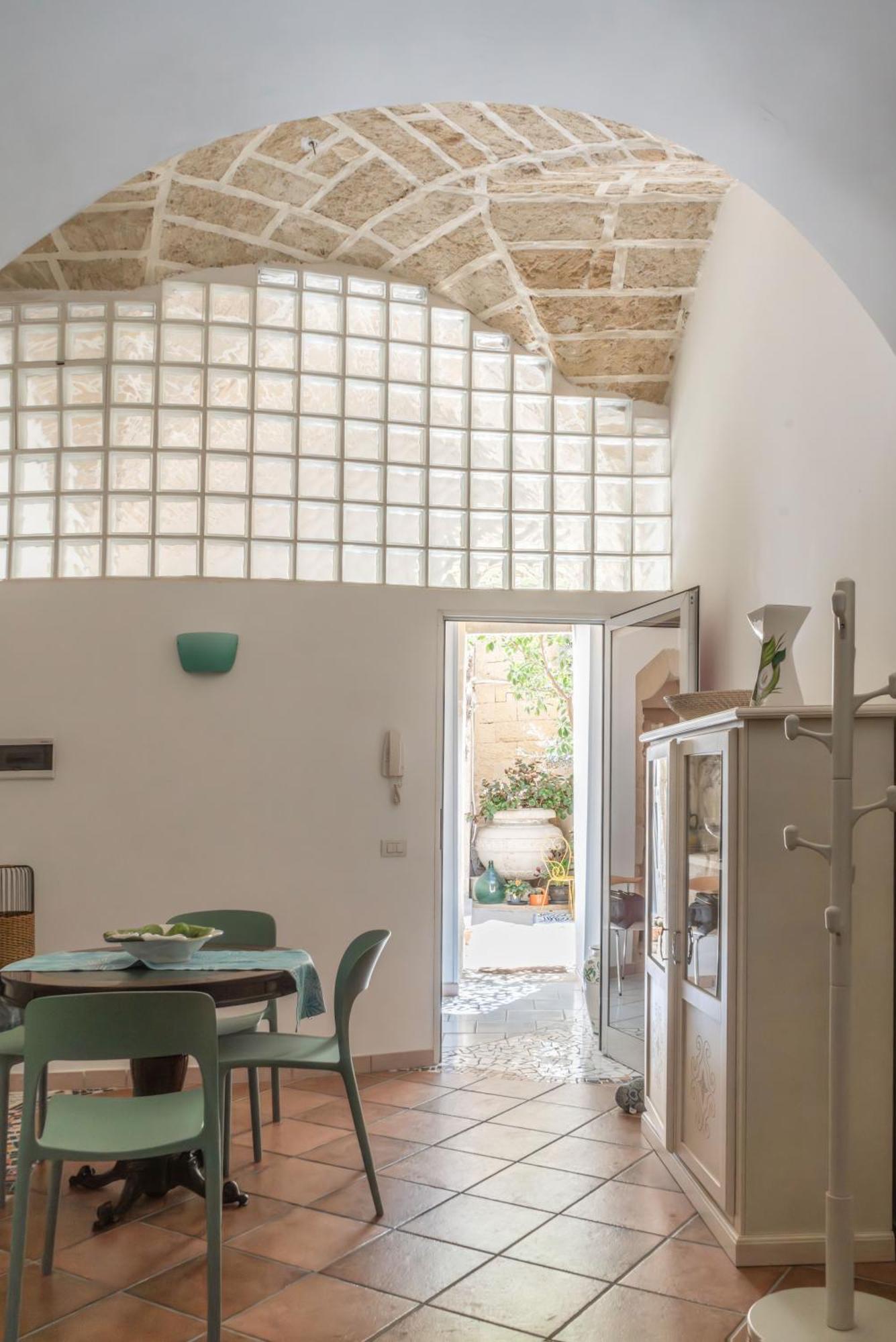 B&B Corte Dei Memoli Di Margiotta Giuseppina Lecce Exterior foto