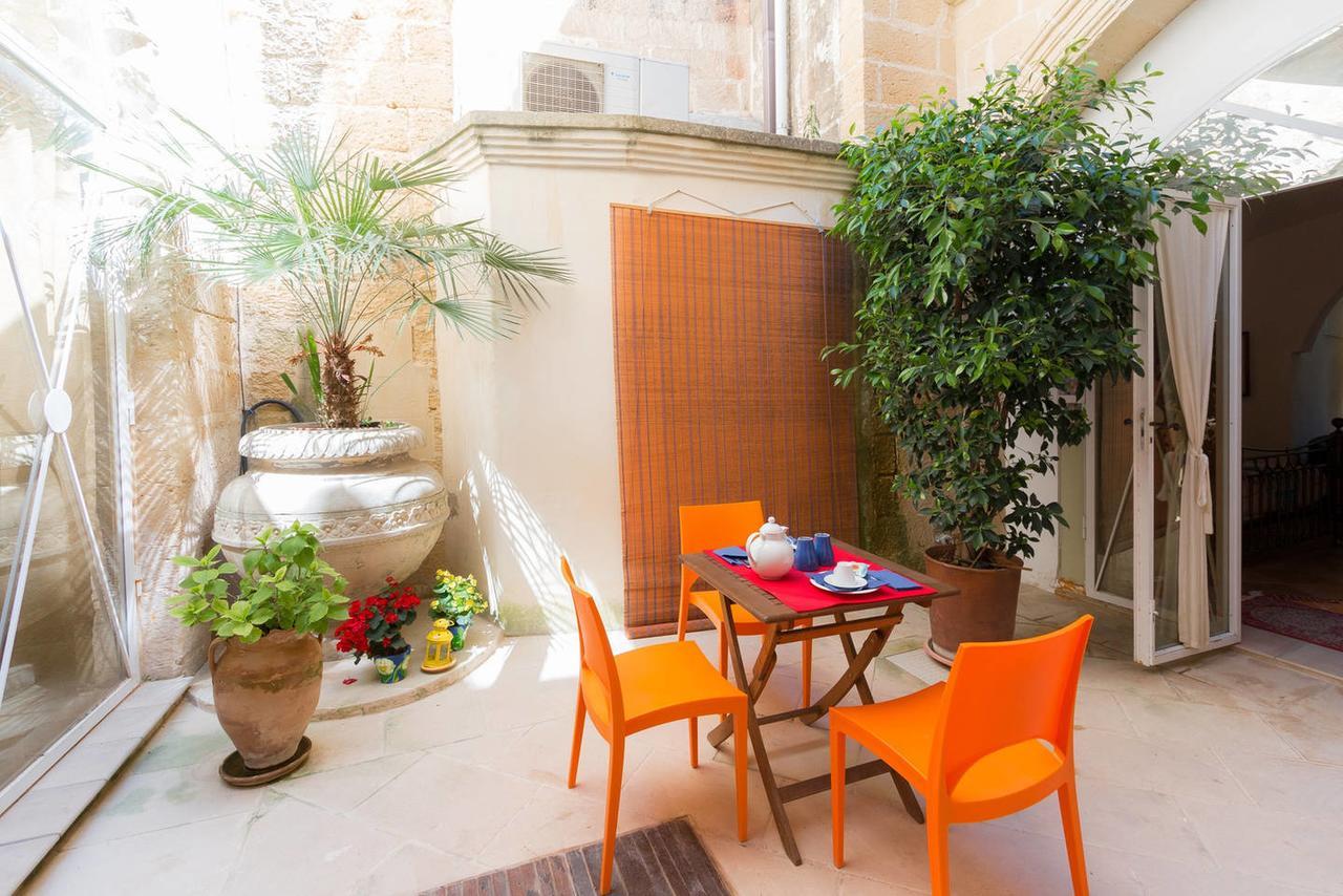 B&B Corte Dei Memoli Di Margiotta Giuseppina Lecce Exterior foto