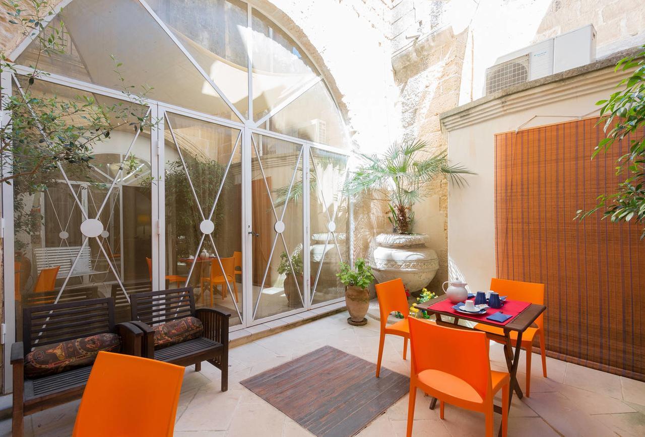 B&B Corte Dei Memoli Di Margiotta Giuseppina Lecce Exterior foto