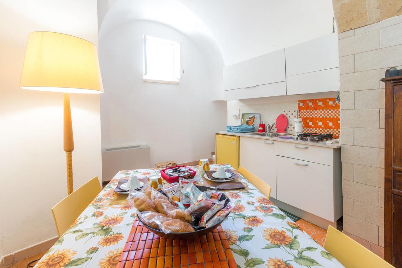 B&B Corte Dei Memoli Di Margiotta Giuseppina Lecce Exterior foto